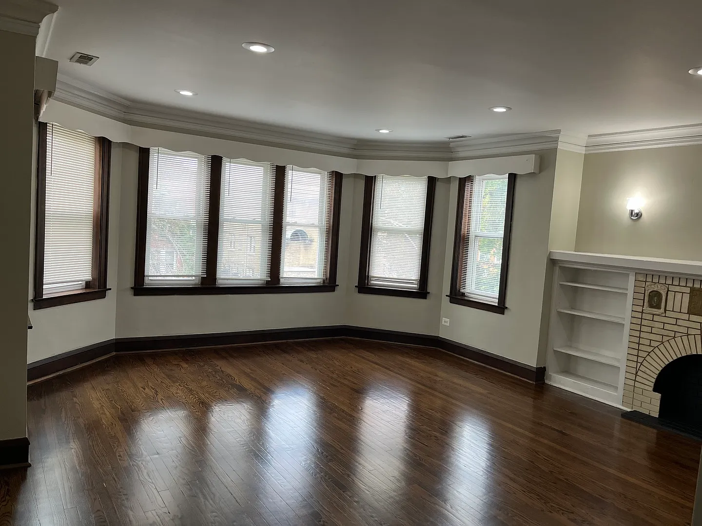 2 bed, 1100 sqft, $1,600 — Photo 2