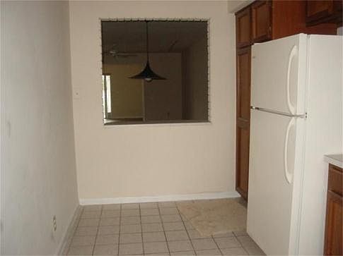 4th image of 1429 SW 25th Way E APT C