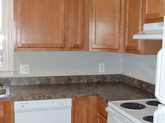 3rd image of 305 Elmwood Dr