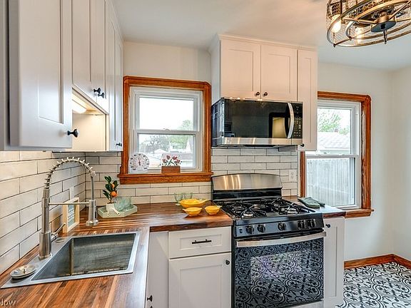 4th image of 4451 W 57th St