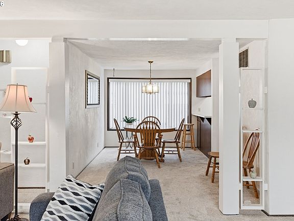 3rd image of 600 Cherry Dr APT 8