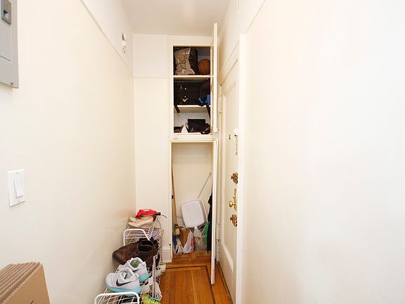 5th image of 3119 33rd St APT 18