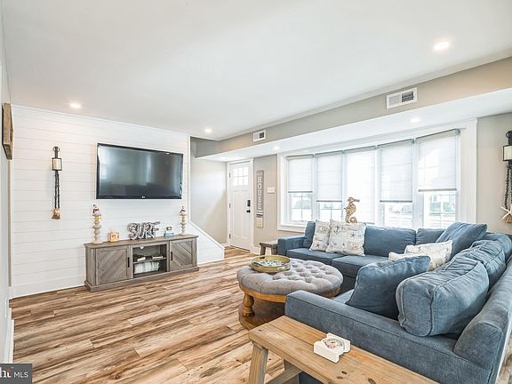 4th image of 2358 West Ave #60