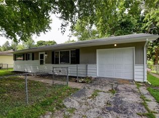 2417 Big Pine Dr, Saint Joseph, MO 64503