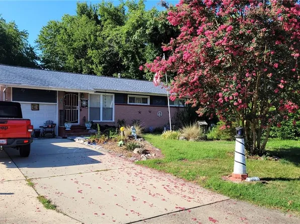 3307 W Weaver Rd, Hampton, VA 23666