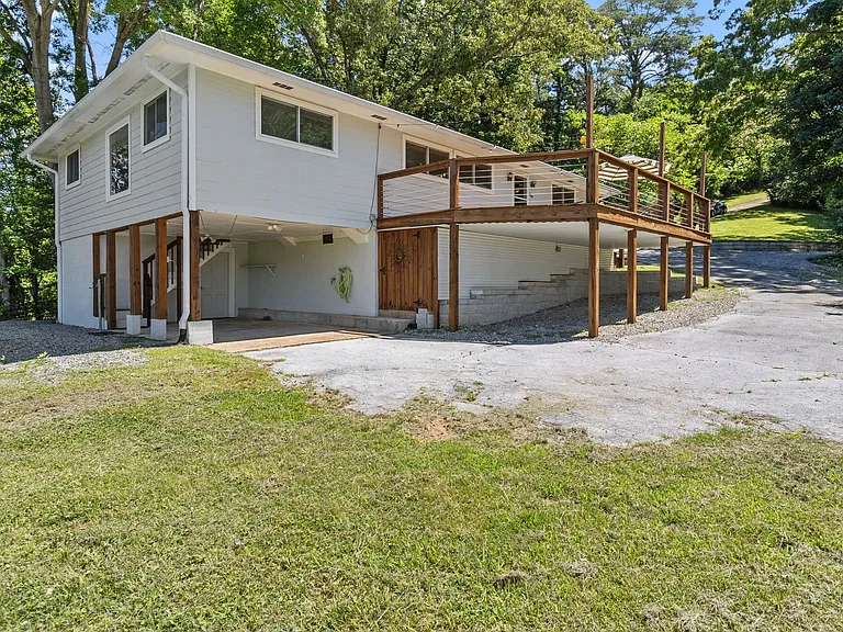 969 Henderson Ave — Photo 12