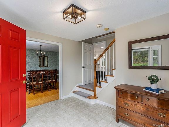5th image of 180 Barstow Ln