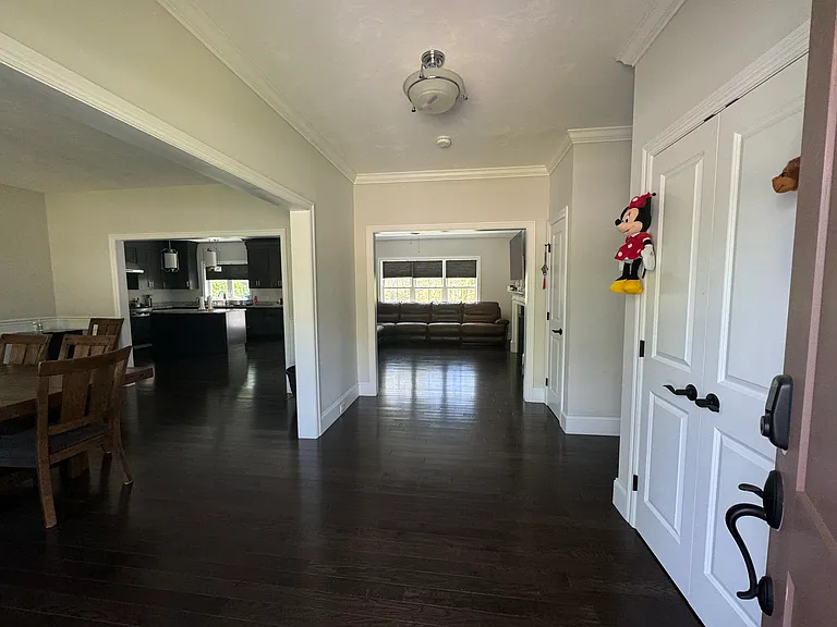 111 Caspian Way — Photo 4
