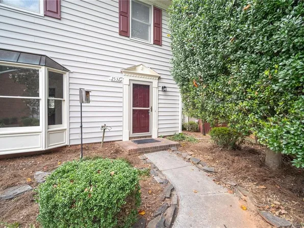 2532 Cottage Pl, Greensboro, NC 27455