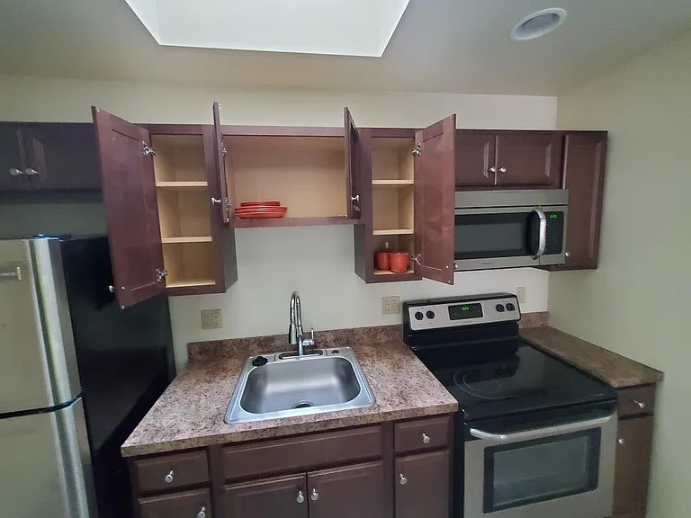 1740 Chestnut St — Photo 7