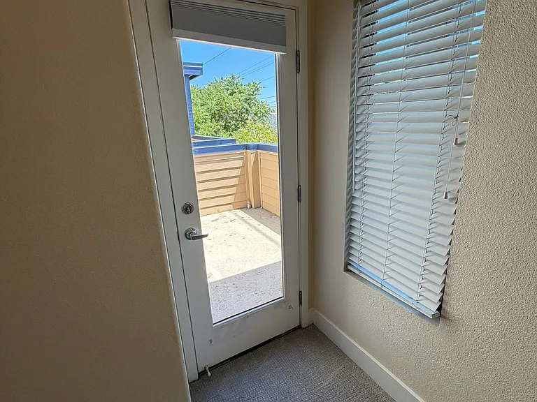 2609 R St — Photo 9