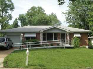 1037 Camelot Gardens Dr, Saint Louis, MO