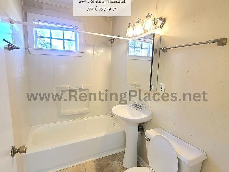 1212 Holden Dr — Photo 4
