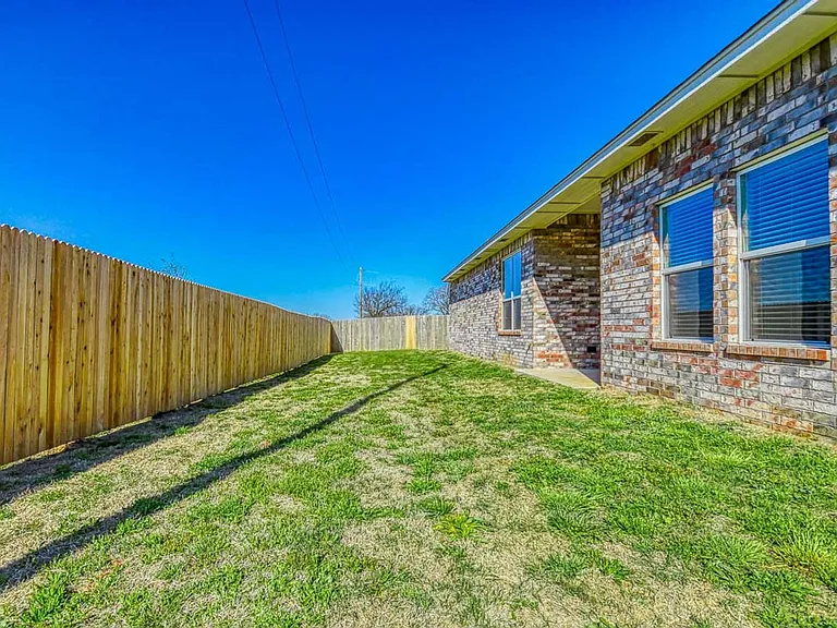3100 Pebble Pond Dr — Photo 48