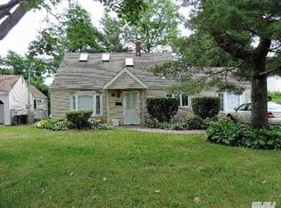 670 Whittier St, Westbury, NY 11590