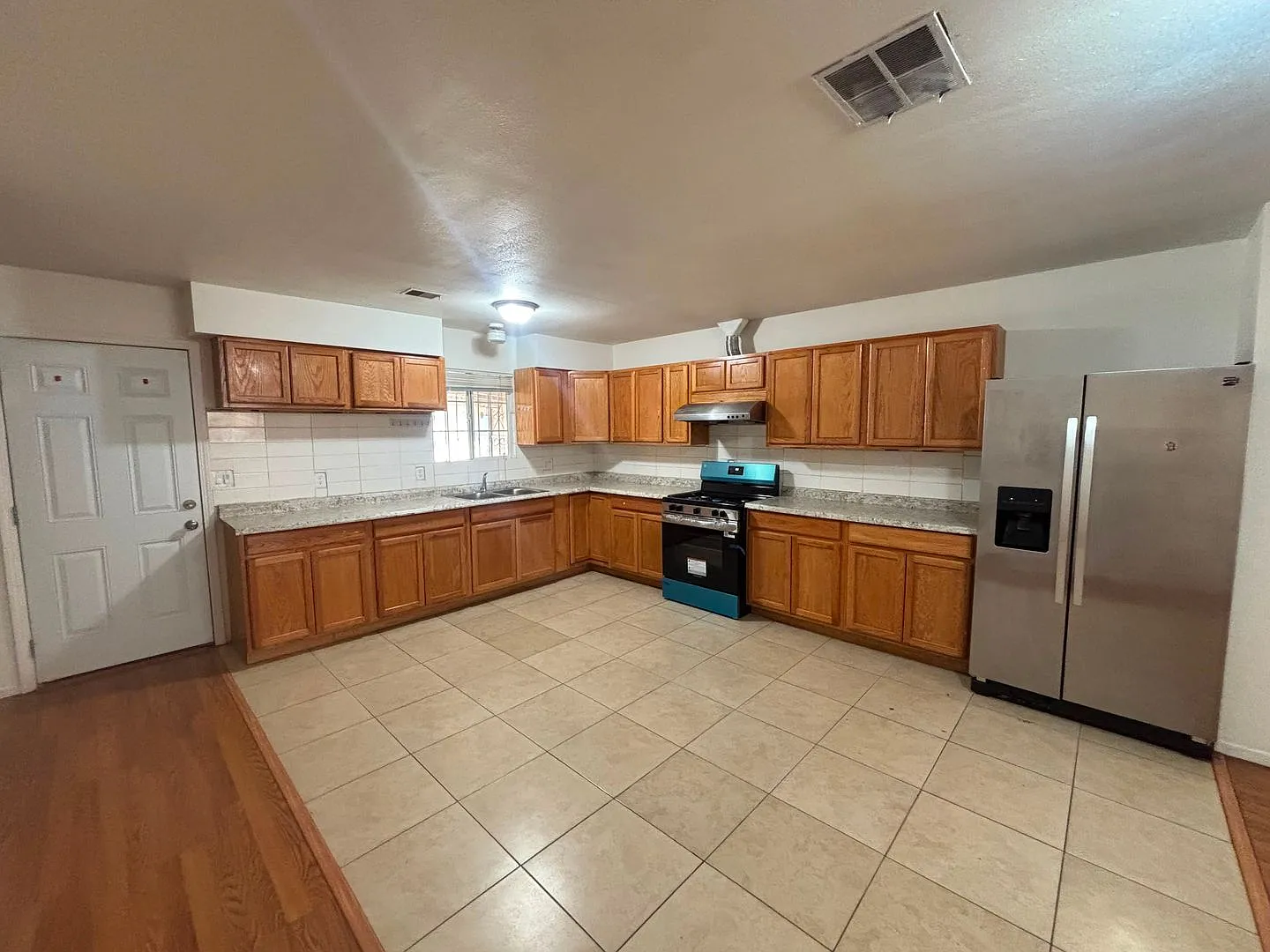 572 Lenrey Ave. — Photo 2