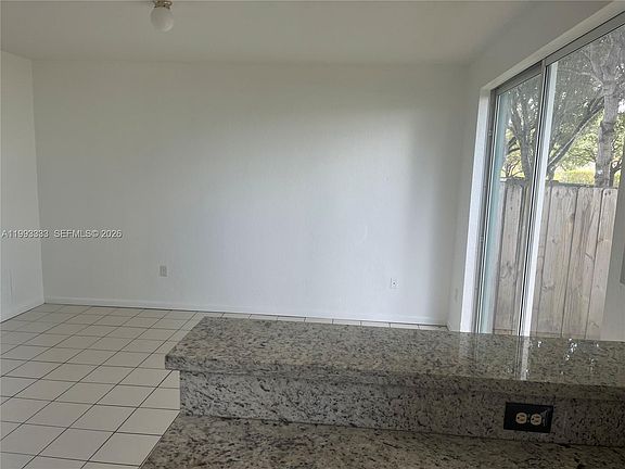 3rd image of 2508 SE 14th Ave #287