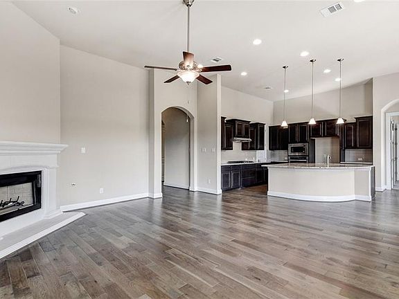 5th image of 808 Anahuac Dr