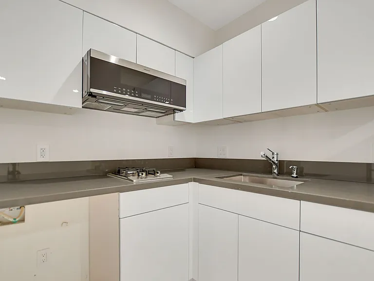 946 S Ridgeley Dr #105 — Photo 5