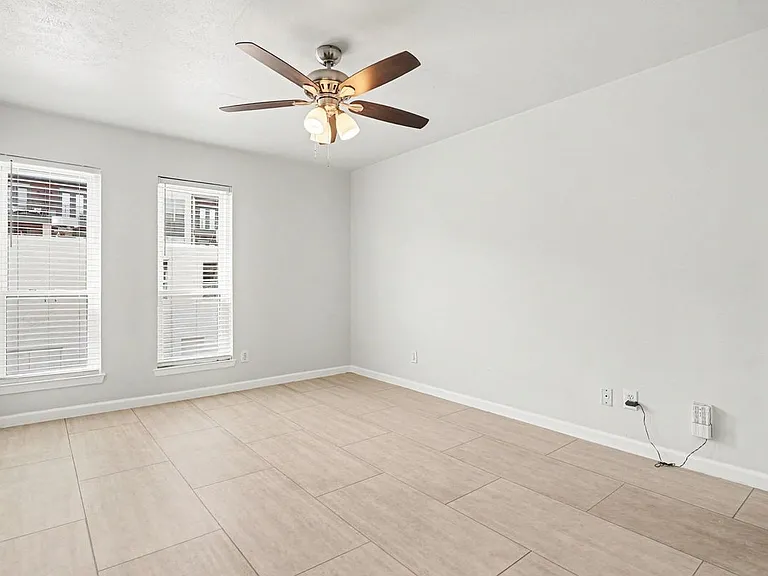 5926 Sandhurst Ln #223 — Photo 2
