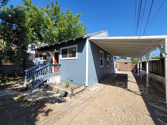 3rd image of 1121 Del Paso Blvd