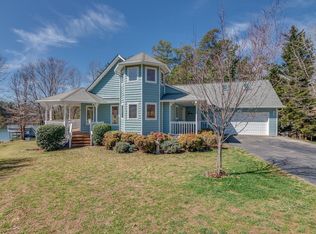 101 Needlepoint Ct, Huddleston, VA 24104