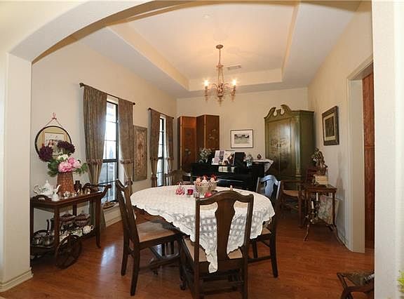 5th image of 250 Greathouse Cir