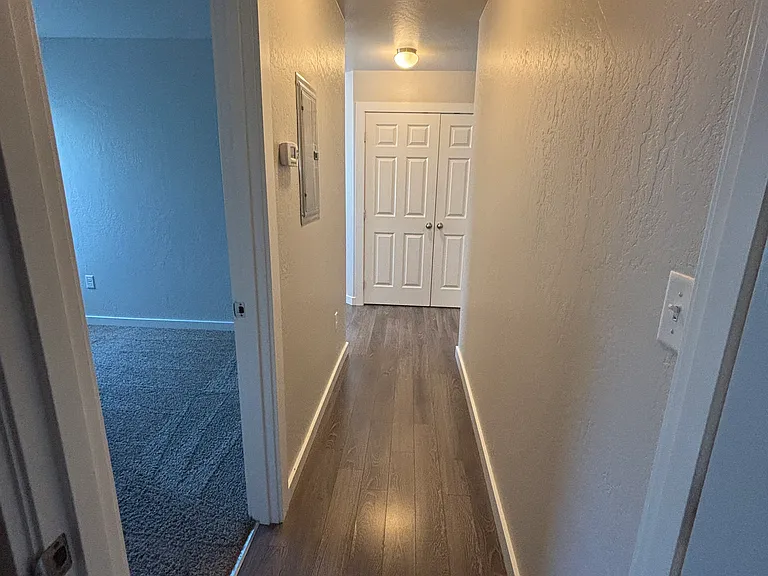 1427 Playford Ln — Photo 17