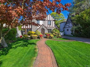 19 Addison Place, Rockville Centre, NY 11570