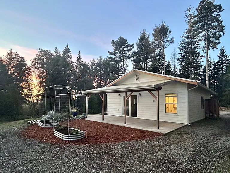 1381 Sydni Ct — Photo 9