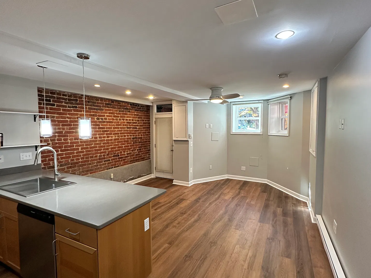 2 bed, 900 sqft, $2,300 — Photo 4