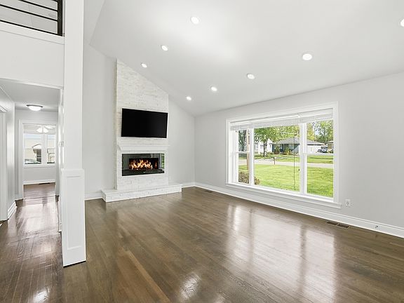 4th image of 3235 186th St