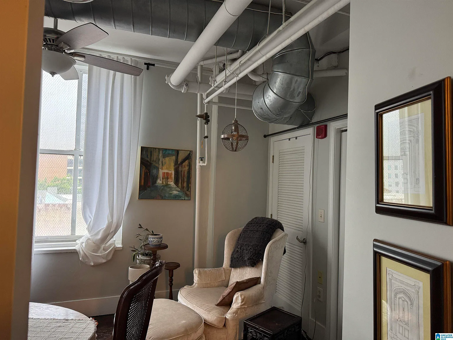 2 bed, 1.0 bath, $1,650 — Photo 4