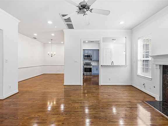 3rd image of 3207 Holly Shores Dr