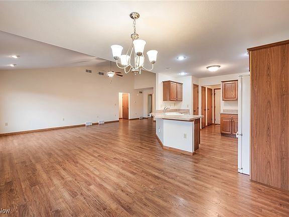 5th image of 1089 Park Pl