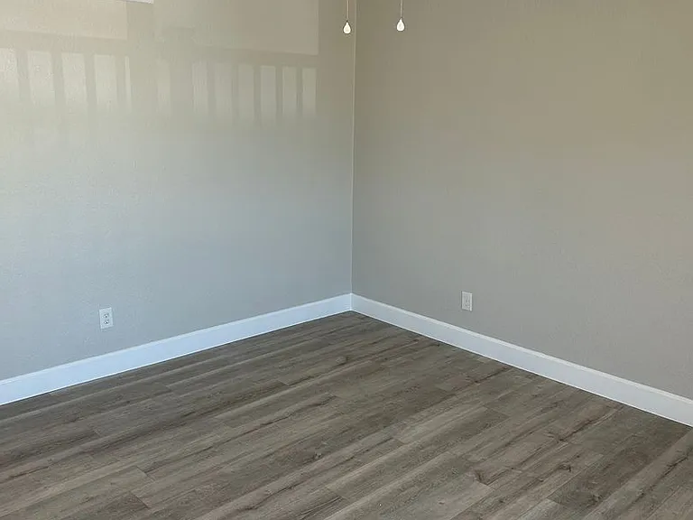 3306 Hill St — Photo 13