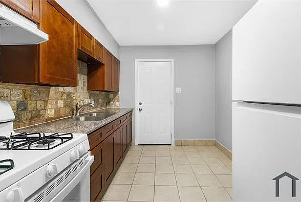 2 bed, 720 sqft, $950 — Photo 2