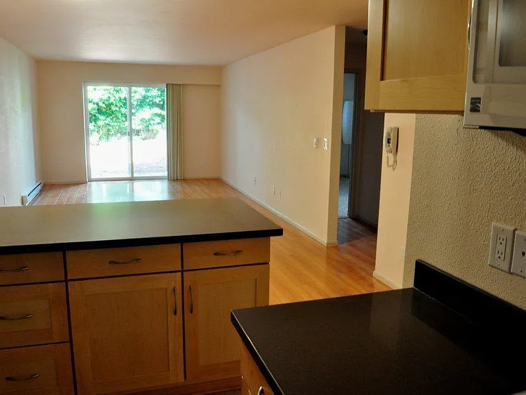 14665 NE 34th St #B1 — Photo 2