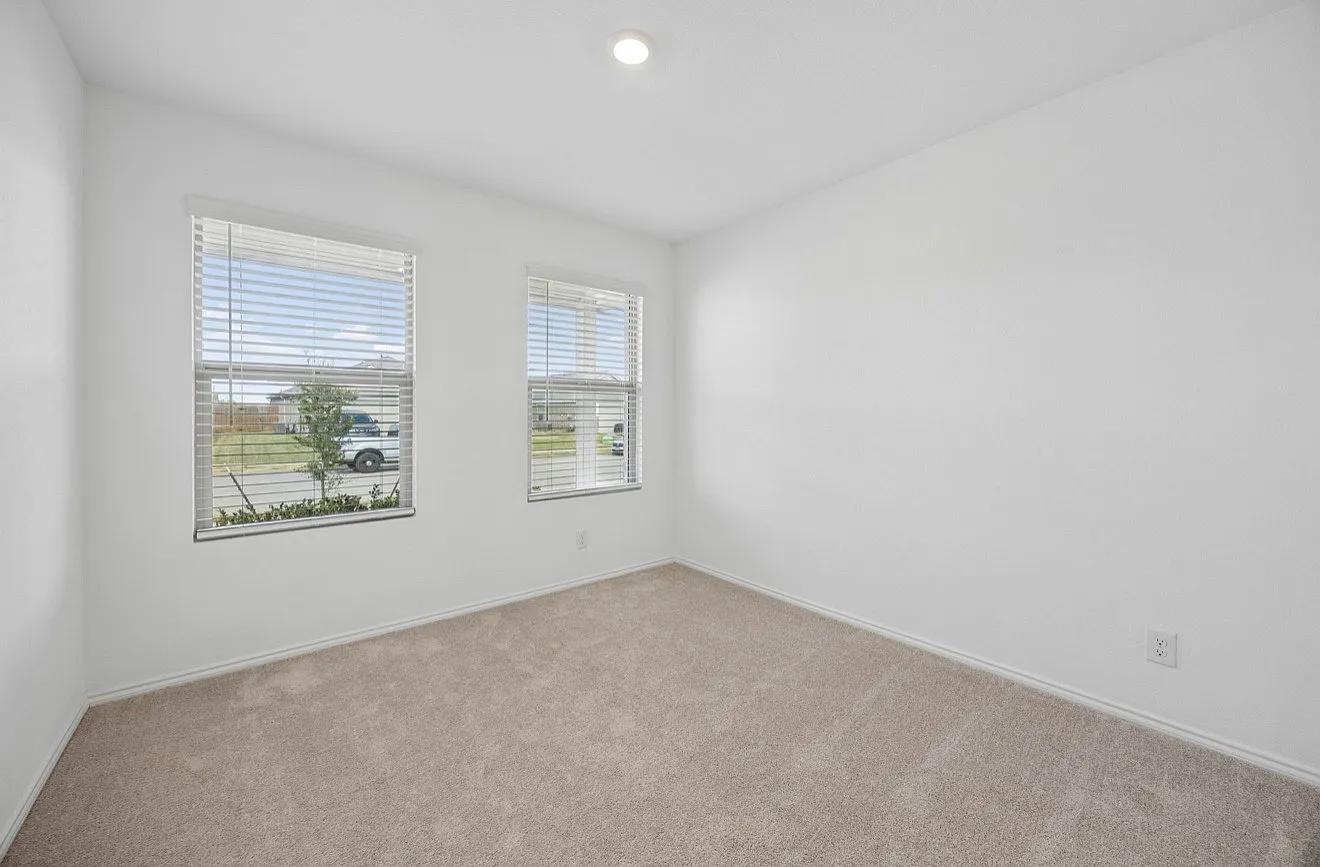 3 bed, 1260 sqft, $2,000 — Photo 2