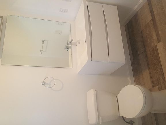 Bathroom 1 w/ Bedroom #1