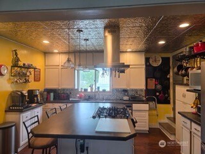 4th image of 407 S 1st Street