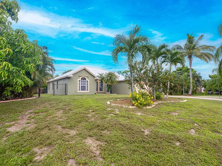 2741 SW Pierson Rd — Photo 5