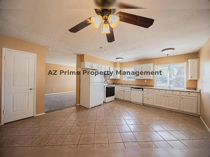 2130 W Cortez St — Photo 10
