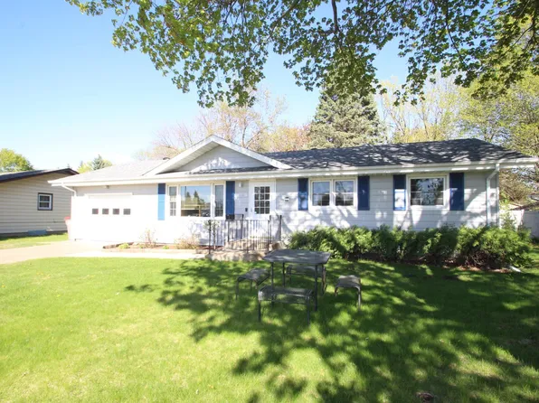 848 Dellwood St S, Cambridge, MN 55008