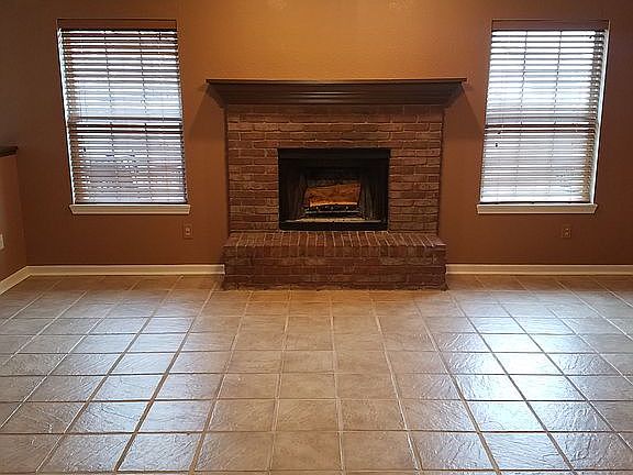 4th image of 6742 Blackthorn Dr