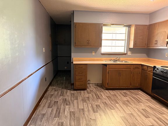 2nd image of 304 8th Ave NW #A