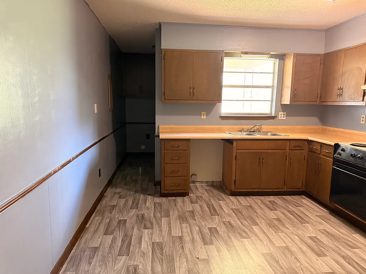 Building Photo - 304 8th Ave NW #A