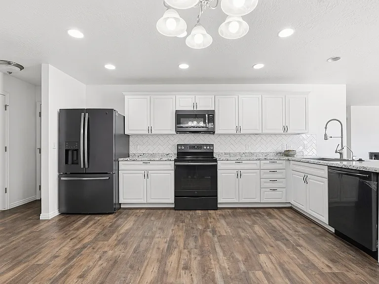 2156 E Frontier St — Photo 8