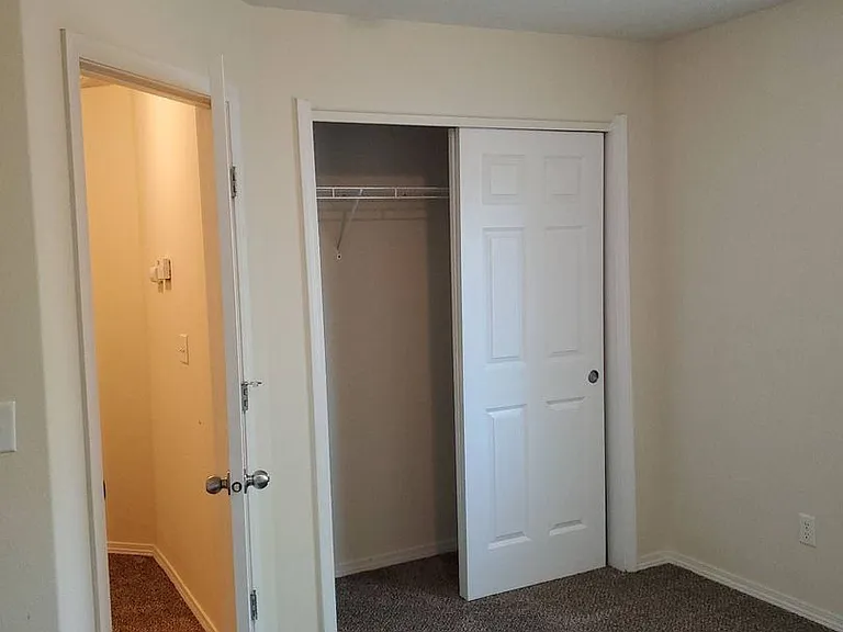 460 Laguna Dr — Photo 18