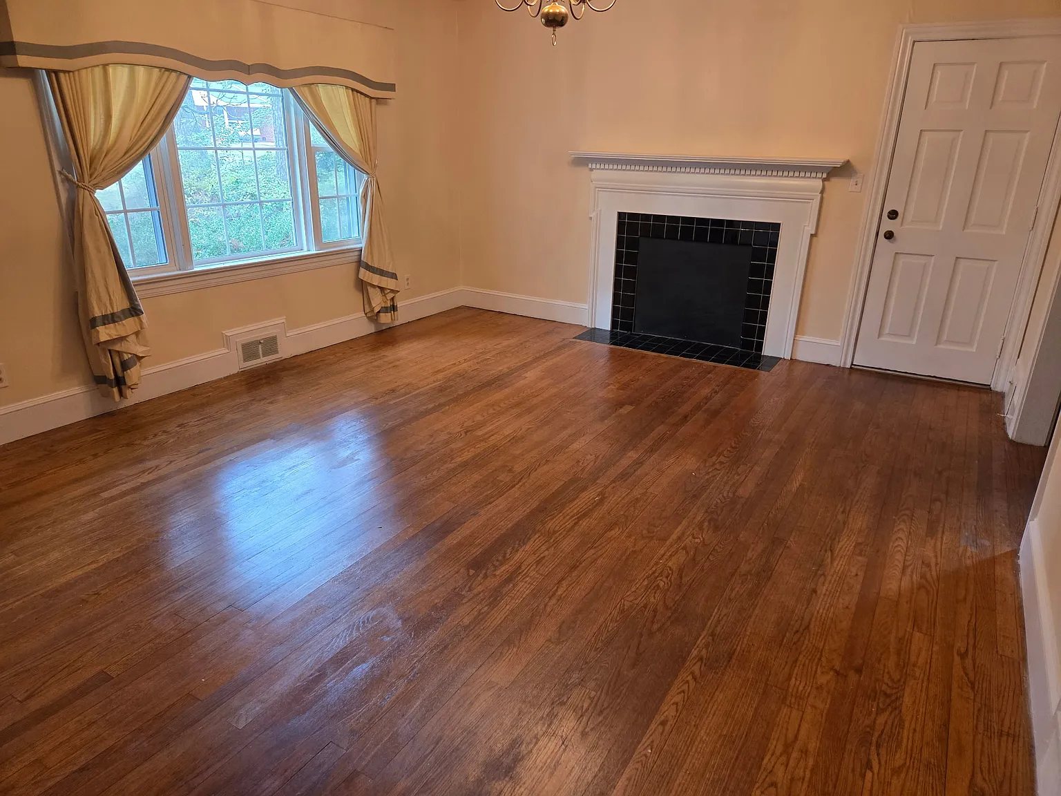 3 bed, 1700 sqft, $1,600 — Photo 2